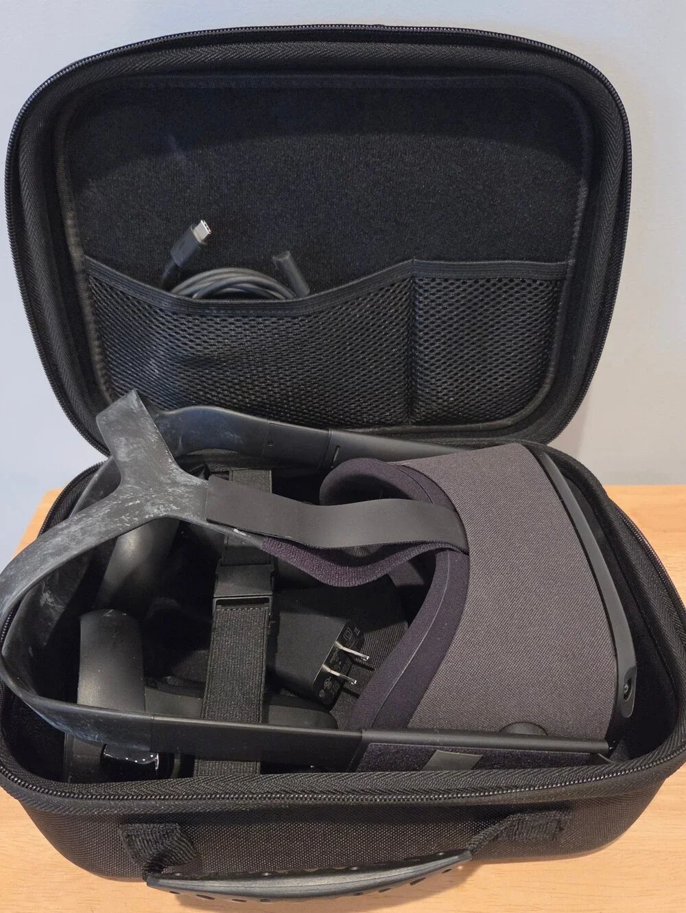 Oculus Quest 128GB All-in-One VR Headset, Controllers & Case (MH-B) TESTED